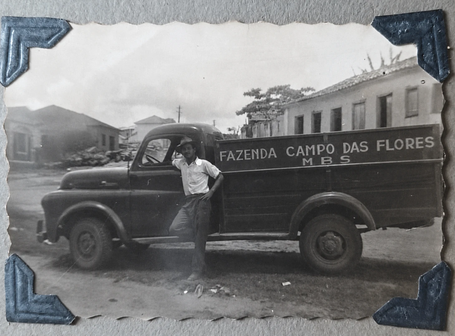 Caminhonete da fazenda Campo das Flores